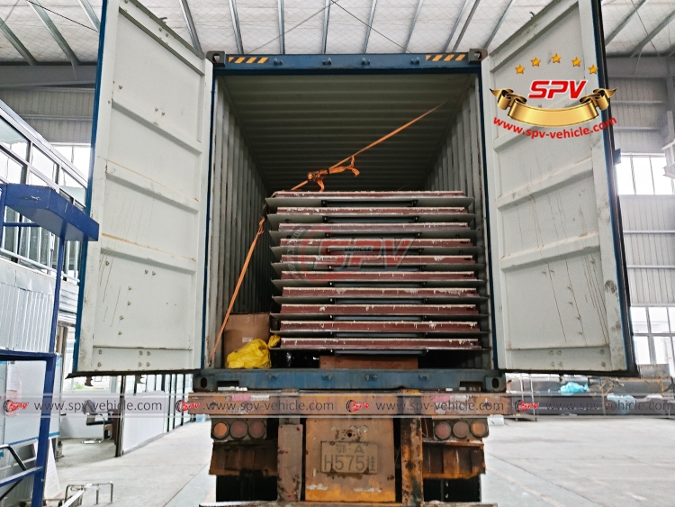 Cooling Truck SKD are Loading Into Container